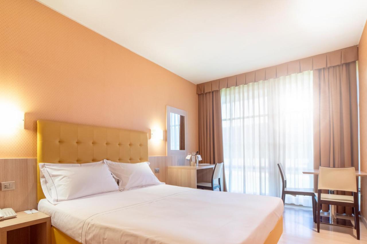 Motel Hotel Piranha Cameriano Eksteriør billede