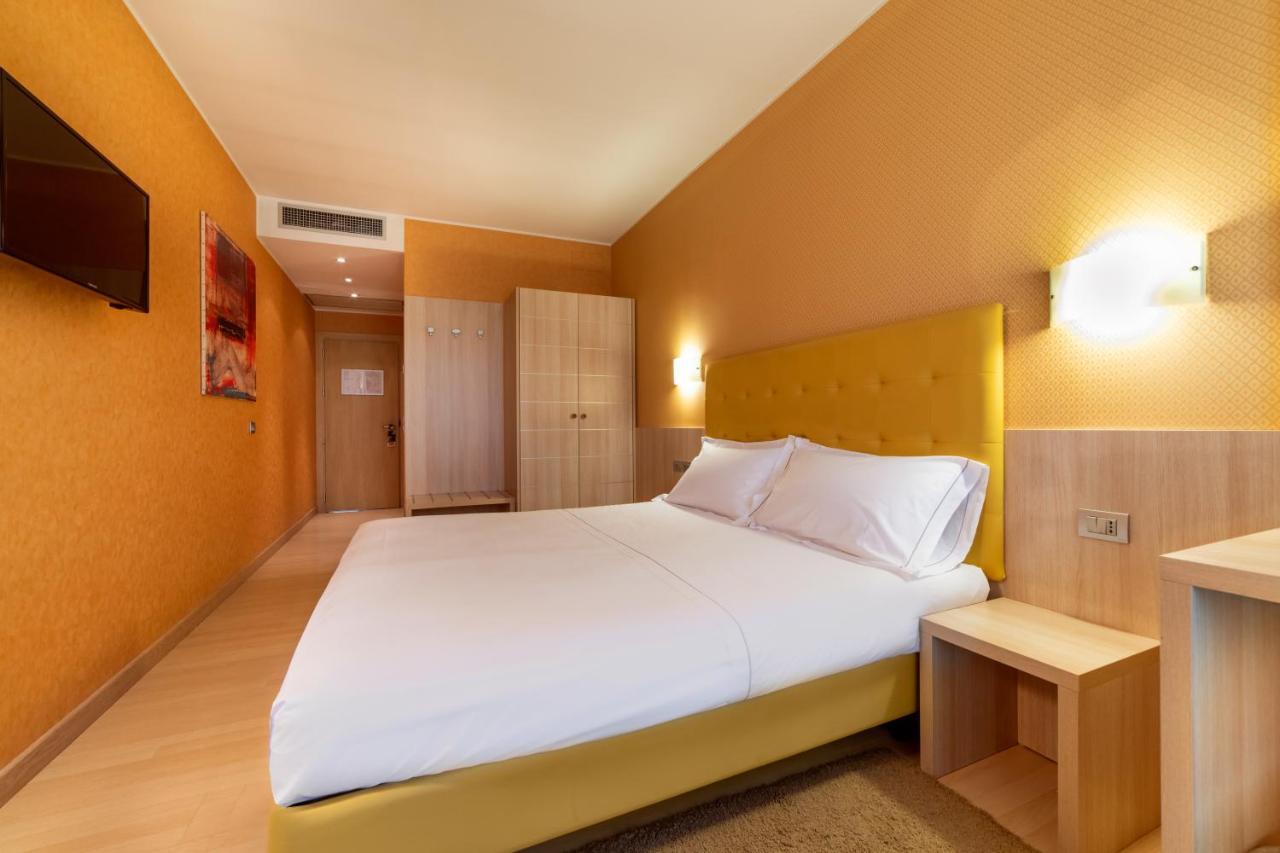 Motel Hotel Piranha Cameriano Eksteriør billede
